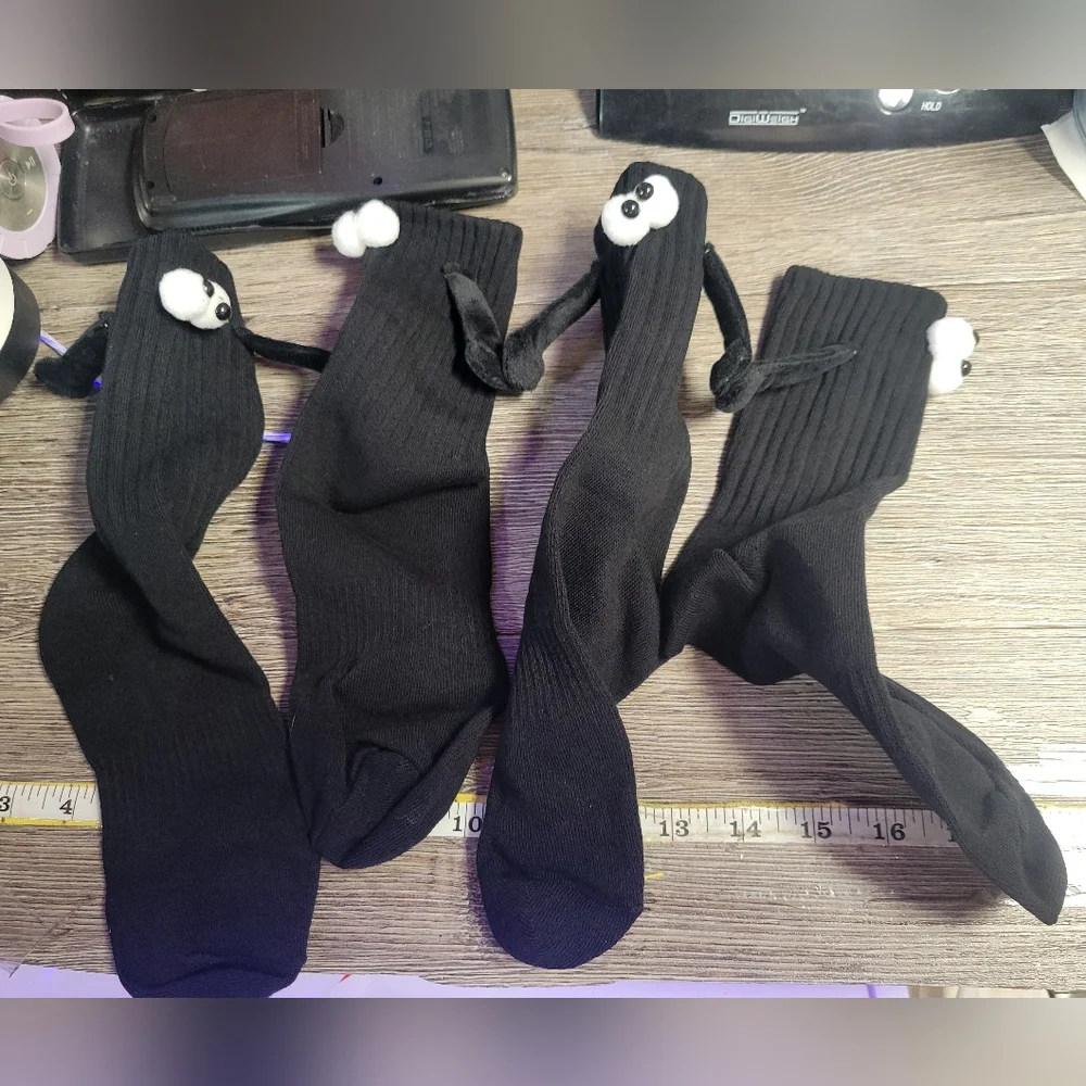 2‎ Pair Women's Friend Hand To Hand Magnetic Black Crew Socks A7